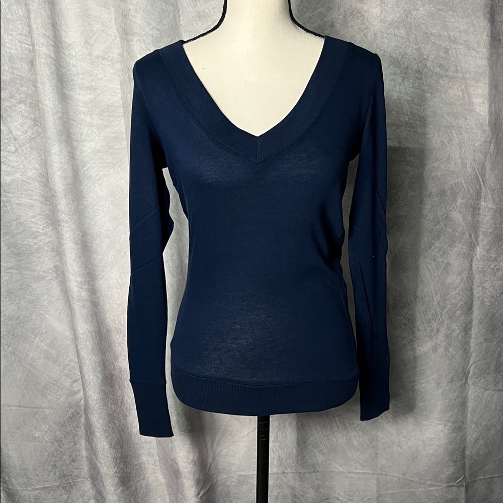Color Story NEW Navy Blue Deep V-Neck Lightweight Sweater Type Top - Medium